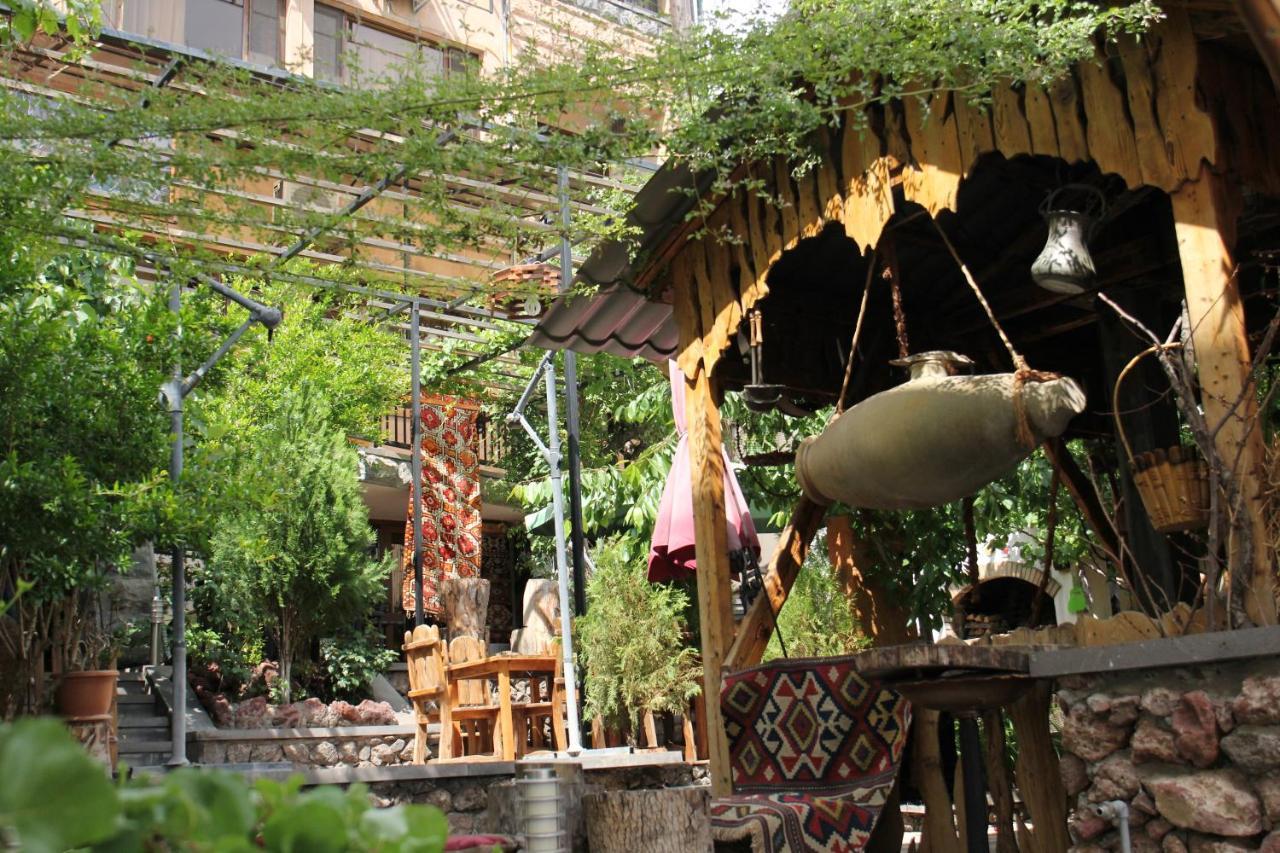 Silk Road Hotel Yerevan Bagian luar foto