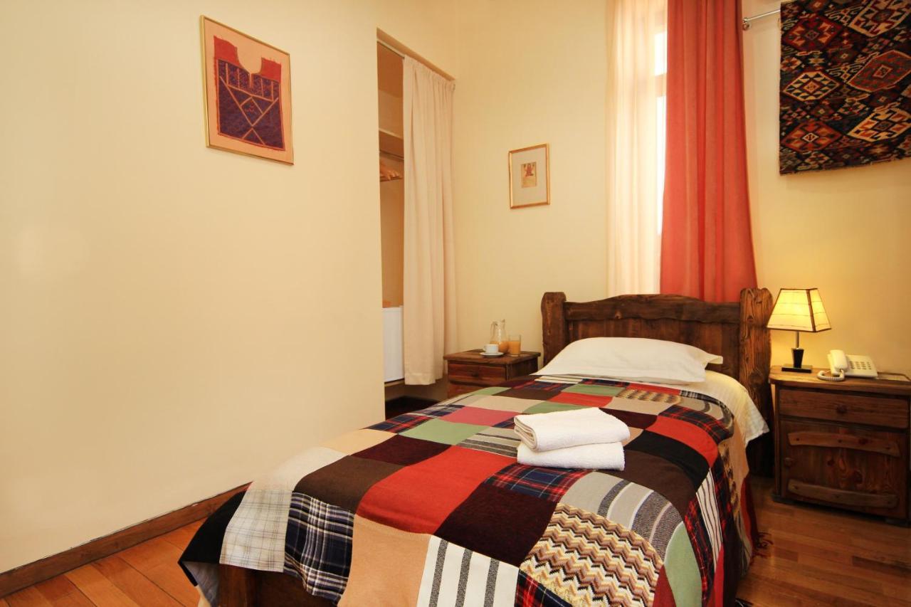 Silk Road Hotel Yerevan Bagian luar foto