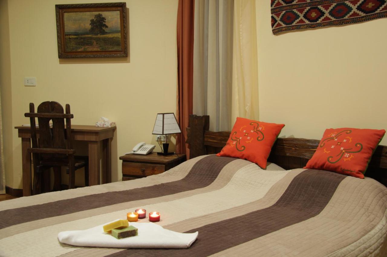 Silk Road Hotel Yerevan Bagian luar foto