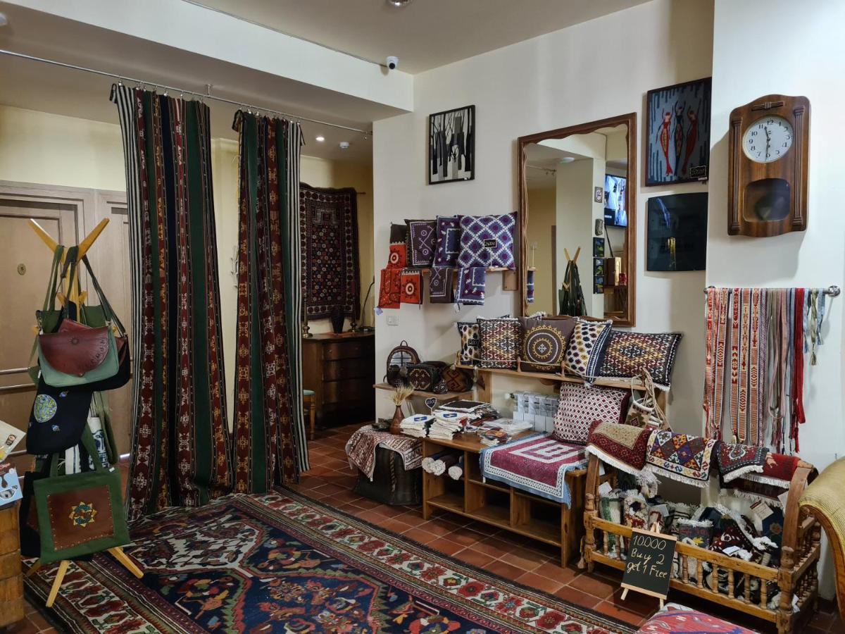 Silk Road Hotel Yerevan Bagian luar foto