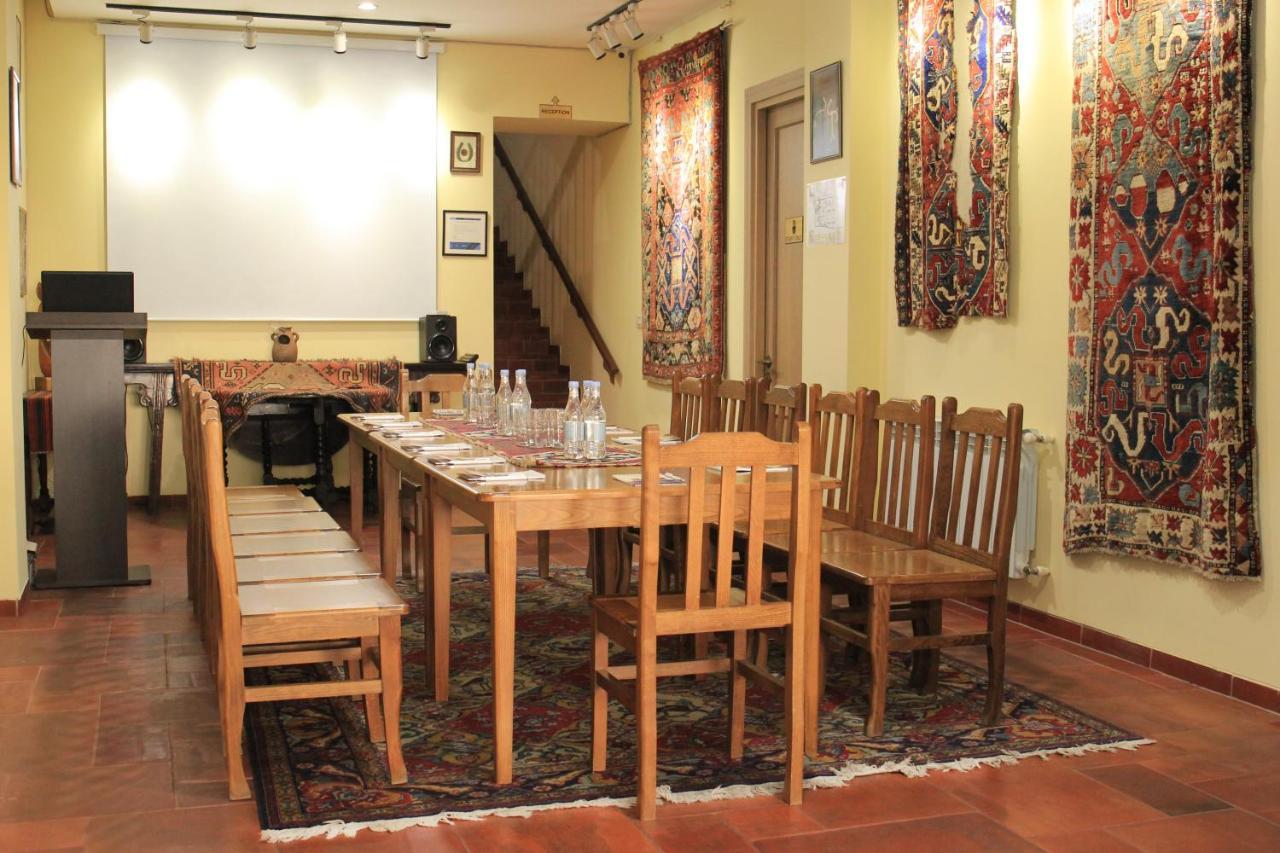 Silk Road Hotel Yerevan Bagian luar foto