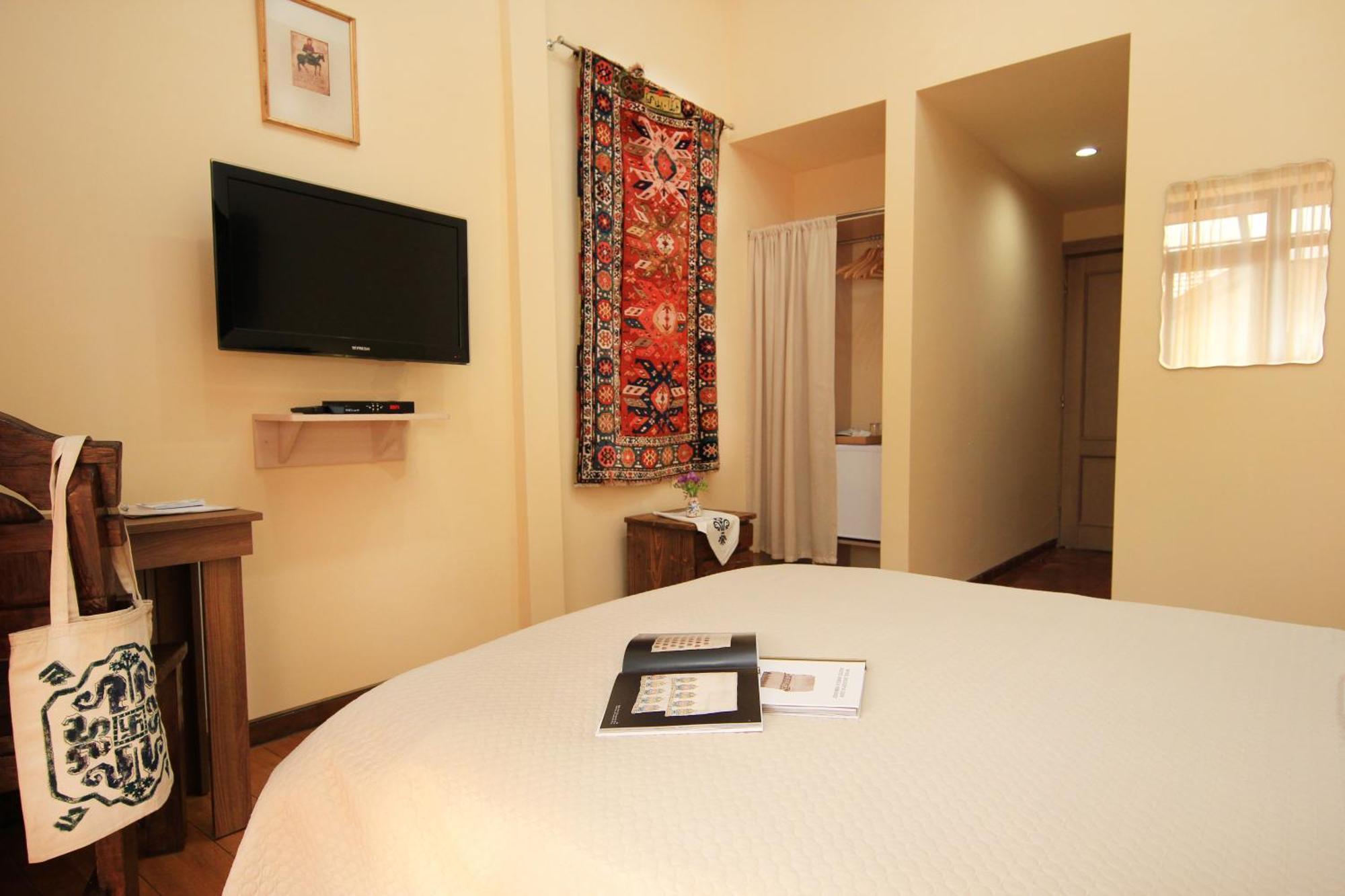 Silk Road Hotel Yerevan Bagian luar foto