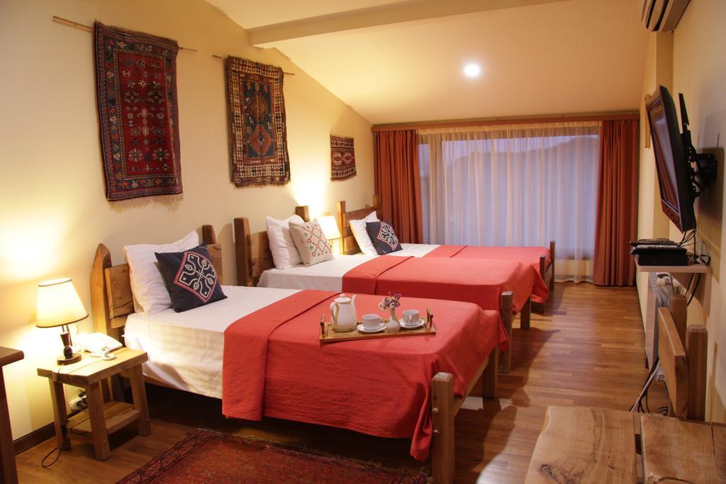 Silk Road Hotel Yerevan Bagian luar foto